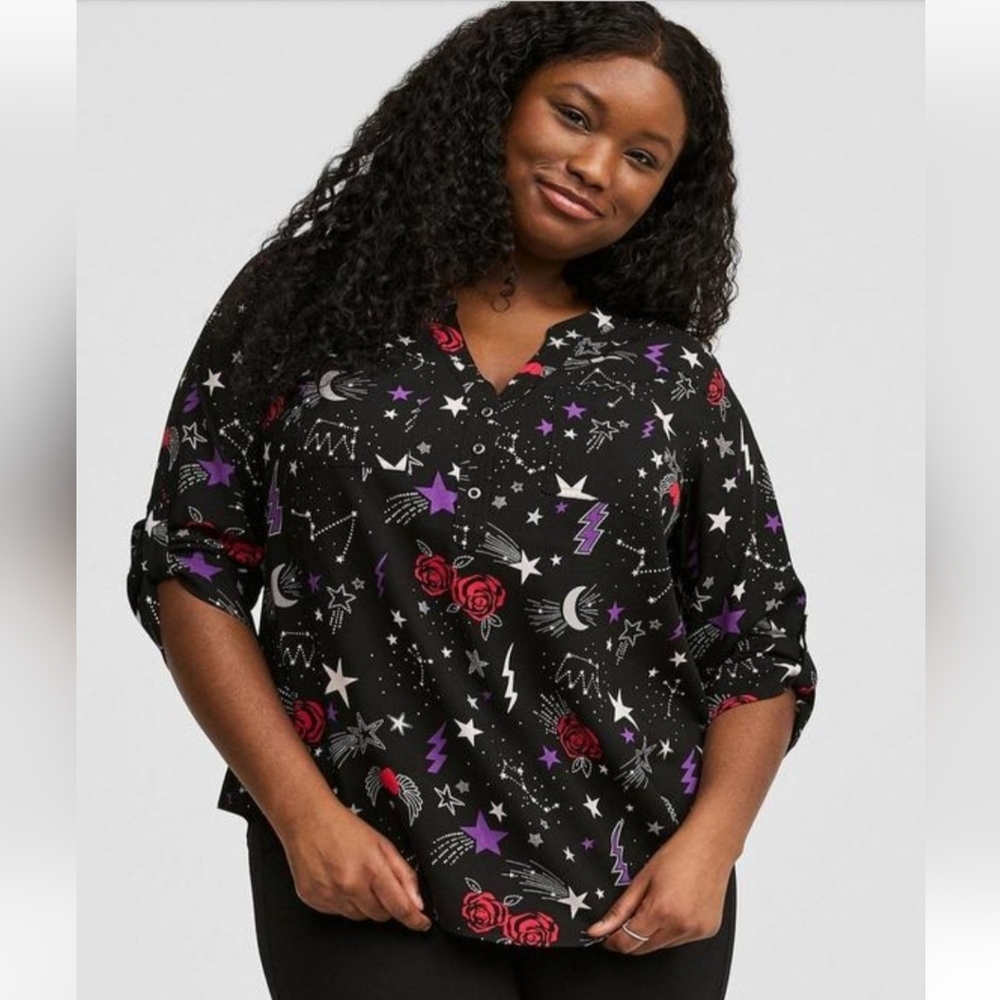 Torrid NWT Size 4 Harper Challis with 3/4 Sleeve & Purple/Red Celestial Design